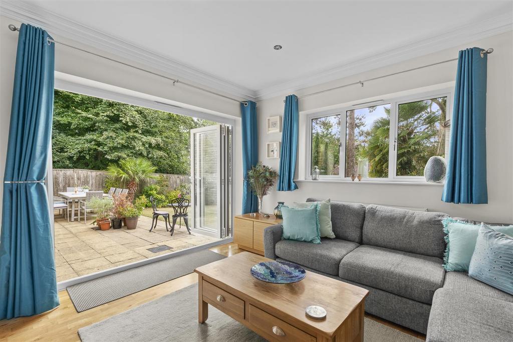28 De Havilland Drive, HP15 7 FP-17.jpg