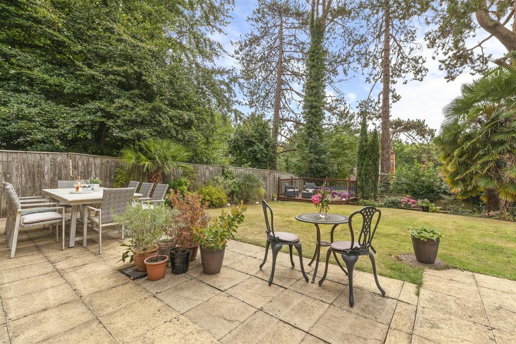 28 De Havilland Drive, HP15 7 FP-19.jpg