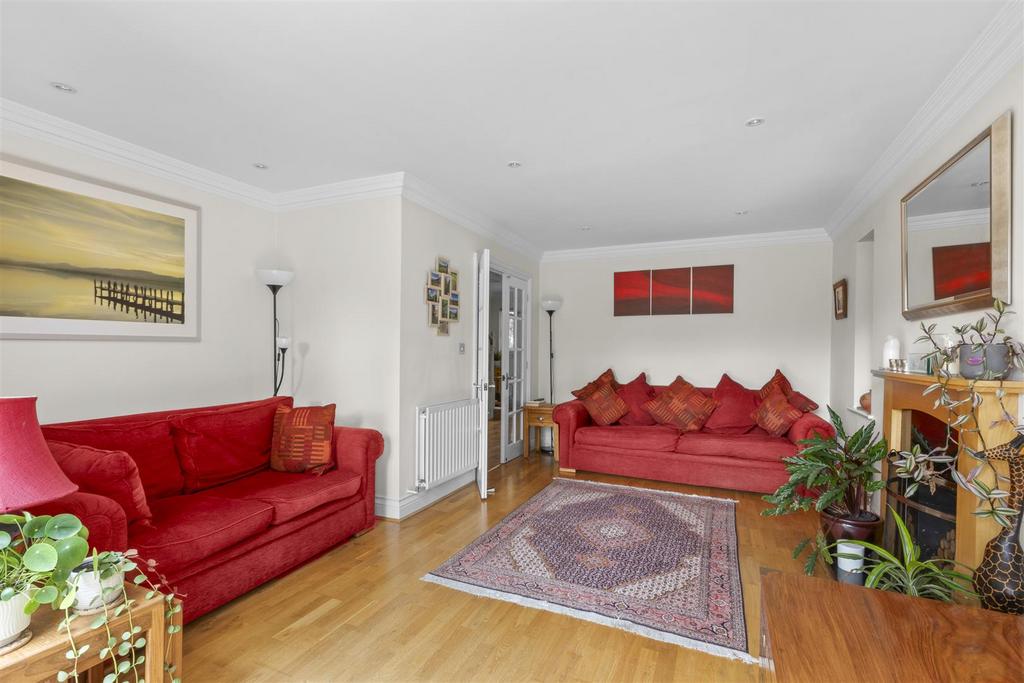 28 De Havilland Drive, HP15 7 FP-13.jpg