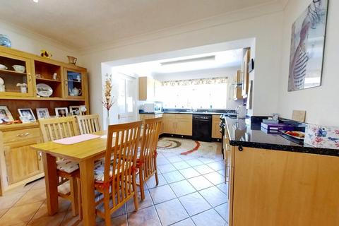 4 bedroom detached house for sale, Booth Lane North, Boothville, NN3 6JG