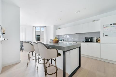 3 bedroom apartment for sale, Commodore House, Royal Wharf, E16