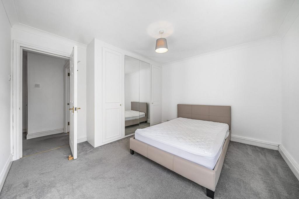 House in London - View 3