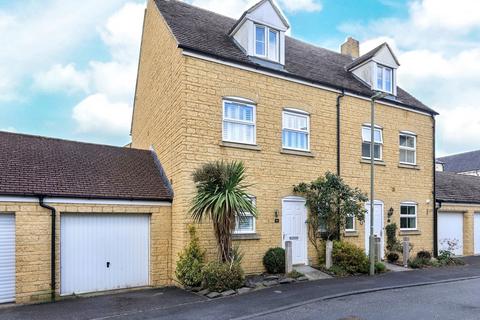 4 Ashcombe Crescent, Witney, OX28 6GL