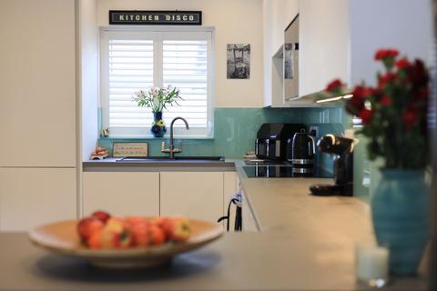 4 Ashcombe Crescent, Witney, OX28 6GL