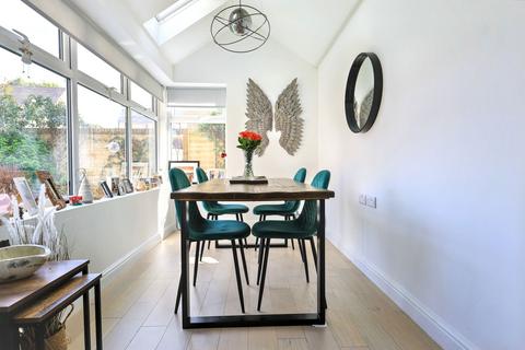4 Ashcombe Crescent, Witney, OX28 6GL
