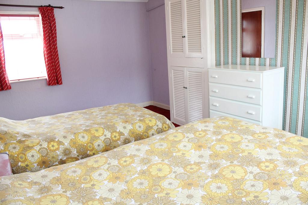 Bedroom 1 Picture 2