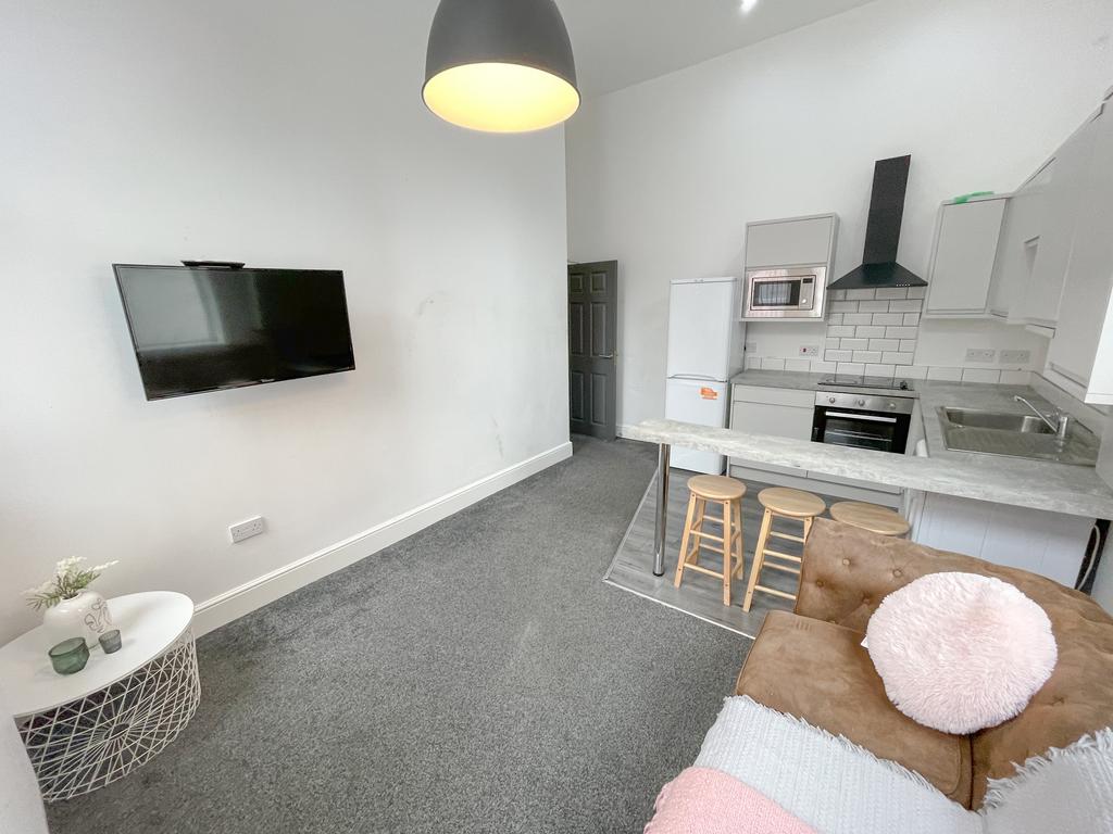 2 Dell Street-895