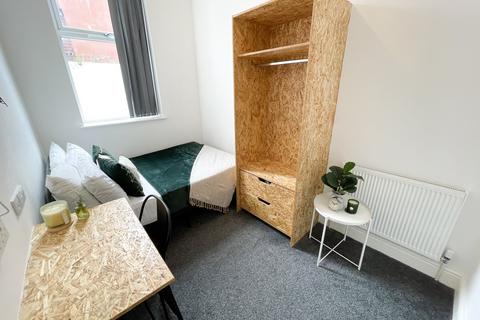 1 bedroom house to rent, Holmes Street, L8 0RH,