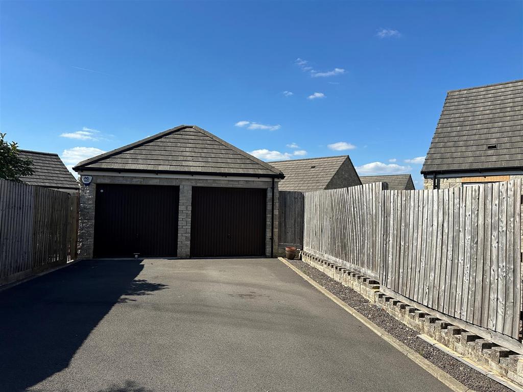 Garage & Parking