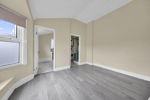 1 bedroom flat for sale, Little Ilford Lane, E12