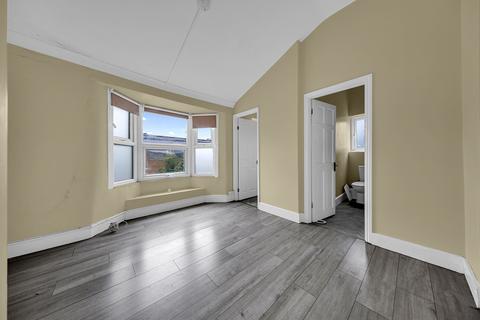 1 bedroom flat for sale, Little Ilford Lane, E12