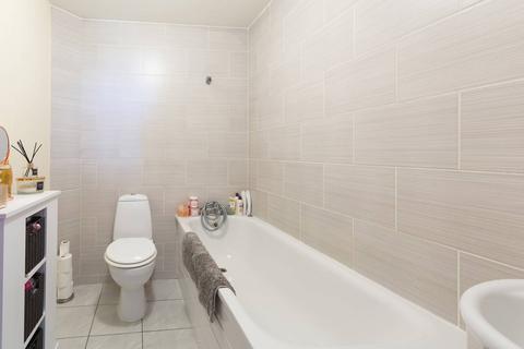 2 bedroom flat to rent, Northolt Road, South Harrow, Harrow, HA2