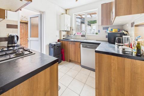 4 bedroom semi-detached house for sale, Courtlands Avenue, Langley, Berkshire, SL3