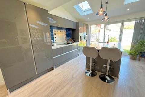4 bedroom detached house for sale, Wake Way, Grange Park NN4