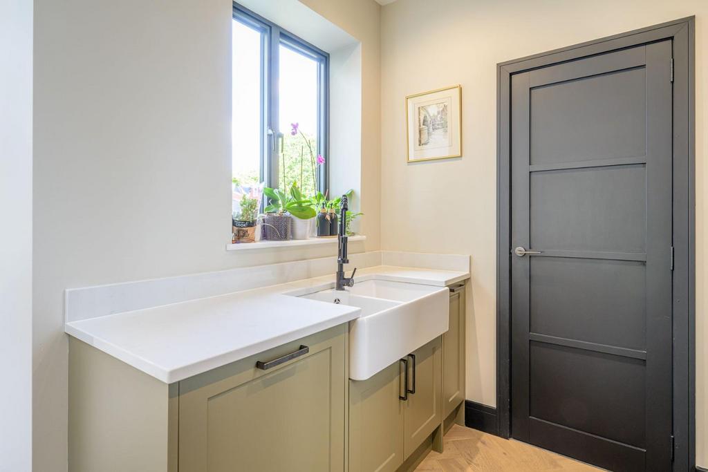 Kitchen Area 4
