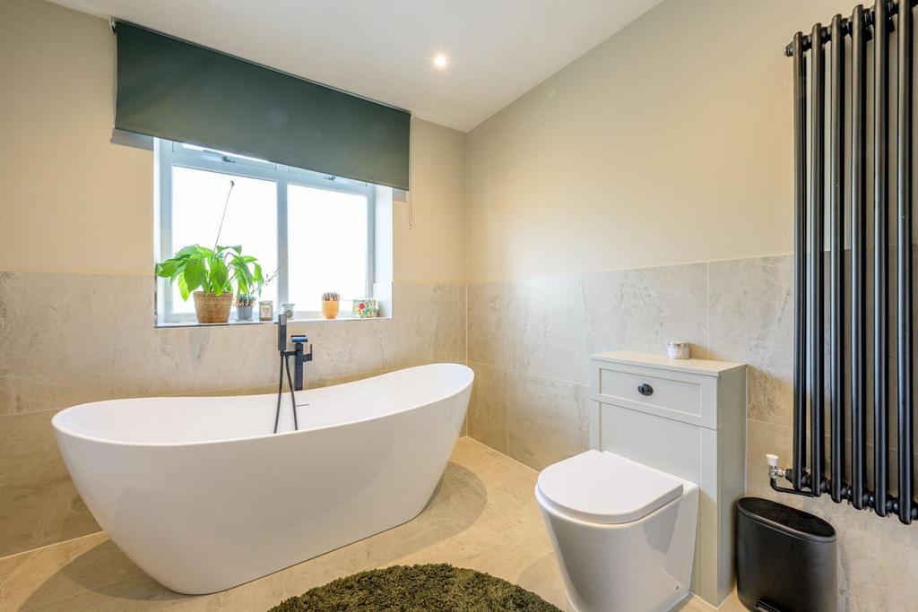 FF Bathroom 1