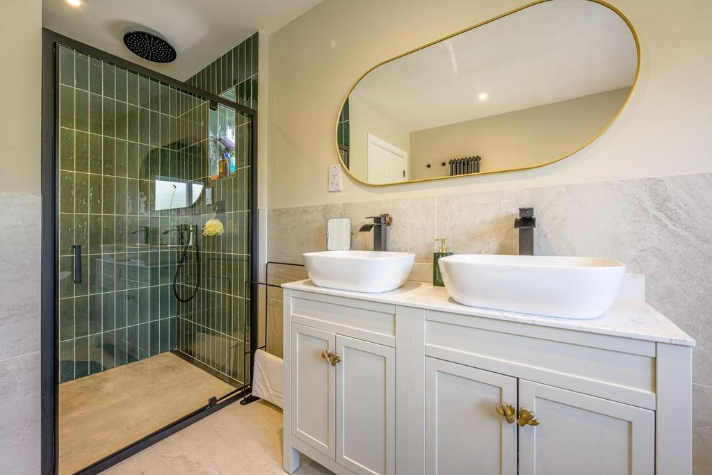 FF Bathroom 2