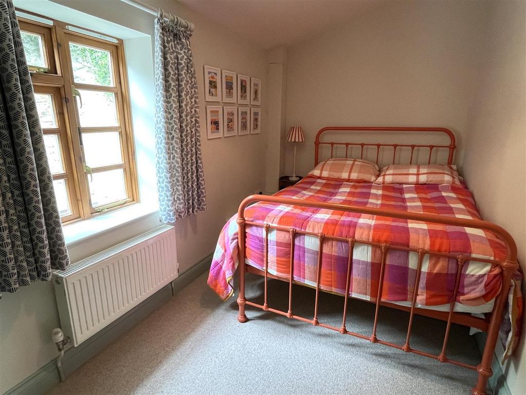 Bed3.JPG