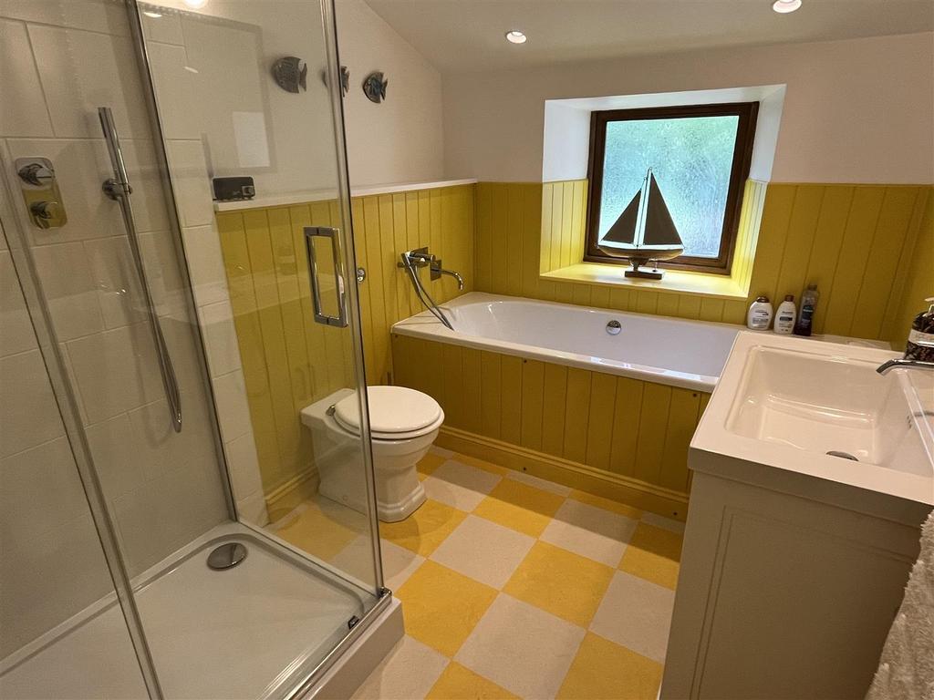 Bathroom.JPG