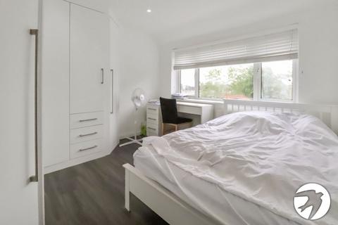 71 Glenview, London, SE2 0SA