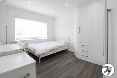71 Glenview, London, SE2 0SA