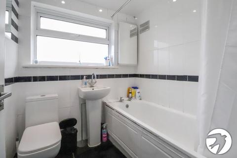 71 Glenview, London, SE2 0SA