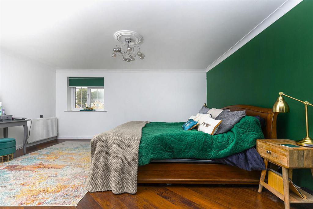 Bramleys Estate Agents - The Fairway - Fixby (33.)