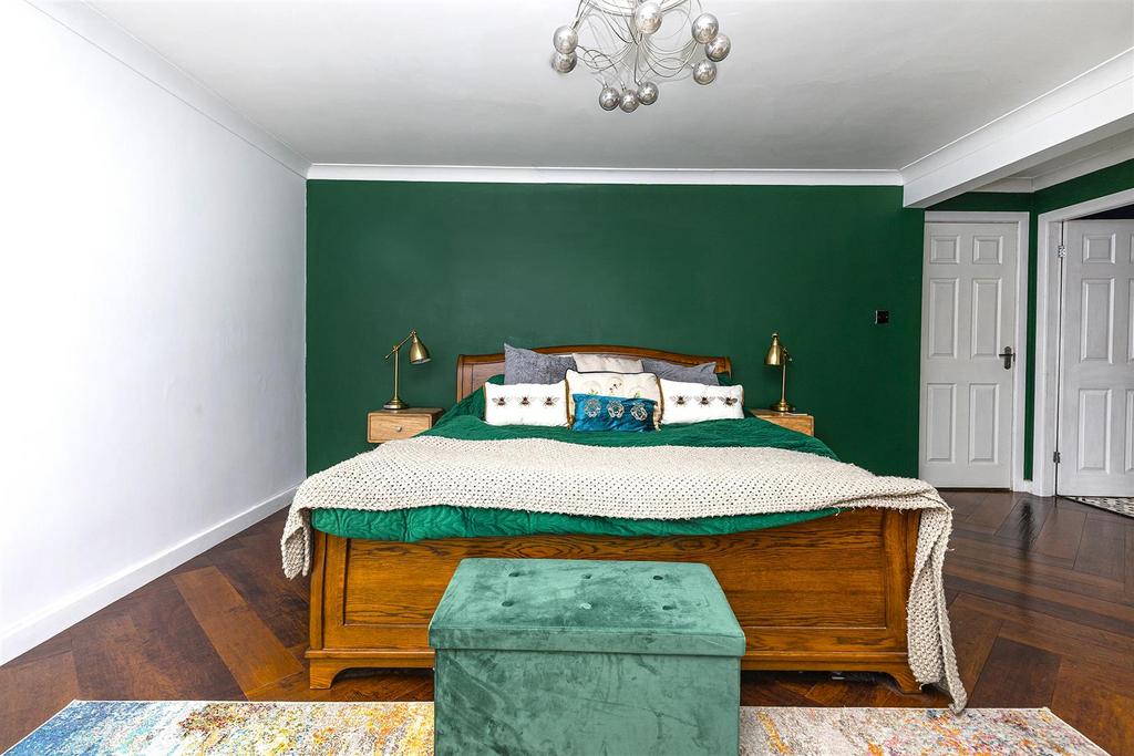 Bramleys Estate Agents - The Fairway - Fixby (35.)