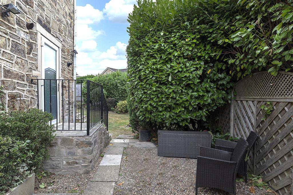 Bramleys Estate Agents - The Fairway - Fixby (66.)