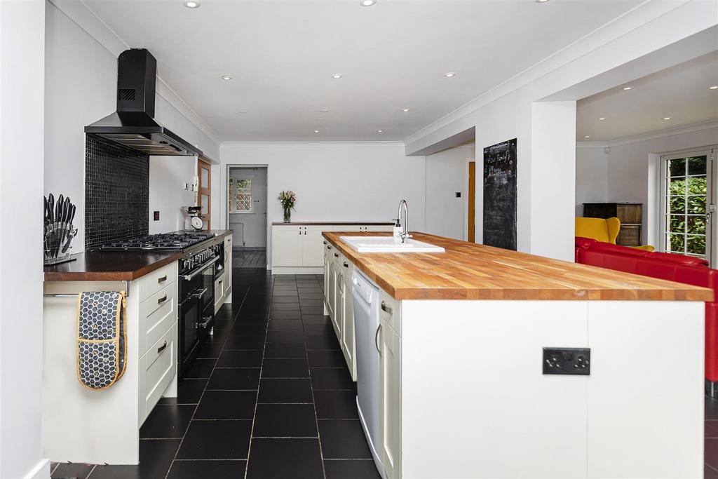 Bramleys Estate Agents - The Fairway - Fixby (7).j