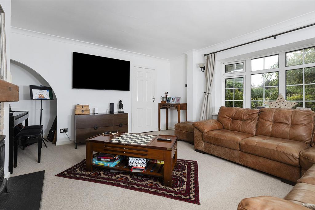 Bramleys Estate Agents - The Fairway - Fixby (26).