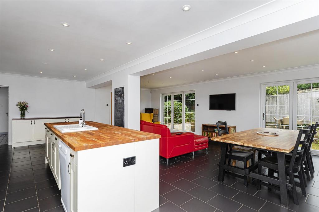 Bramleys Estate Agents - The Fairway - Fixby (6).j