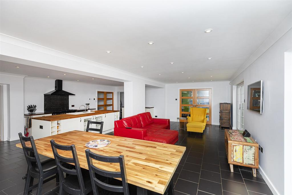 Bramleys Estate Agents - The Fairway - Fixby (5).j