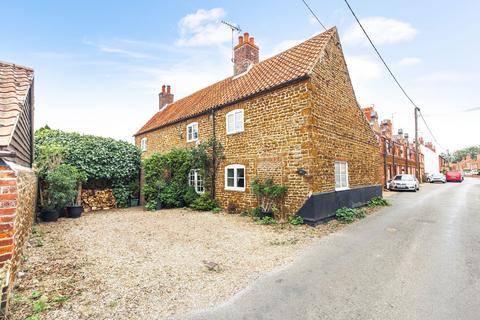 undefined, Chain Free in Snettisham