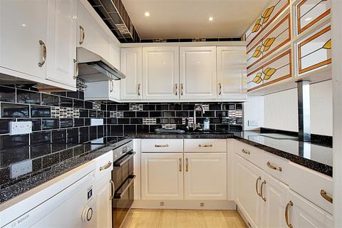 2 bedroom flat for sale, De La Warr Parade, Bexhill-On-Sea