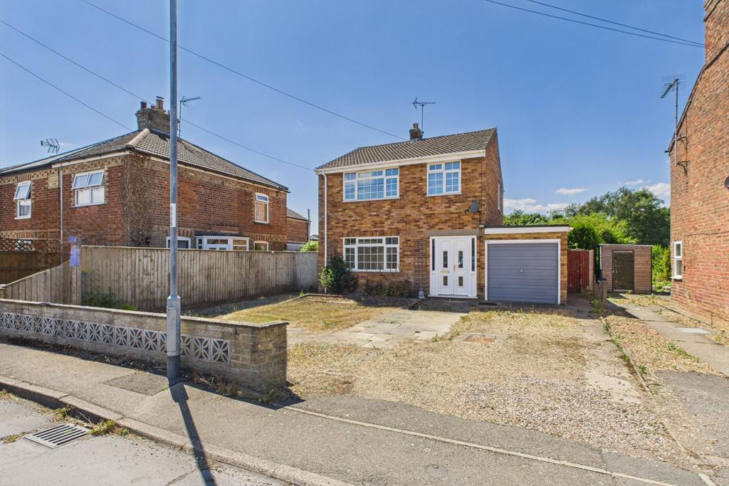 Ewe Move Spalding - Driveway - Garage