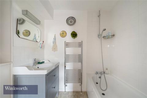 28c Petherton Road, London, N5 2RE