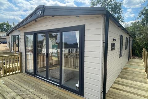 2 bedroom lodge for sale
