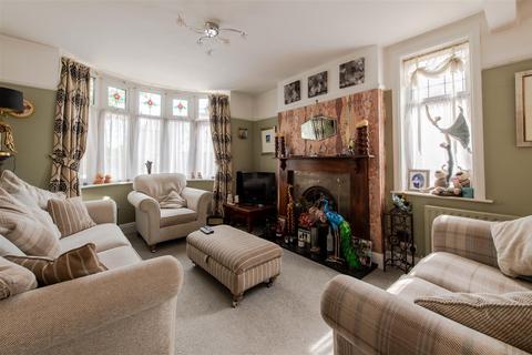 3 bedroom detached house for sale, Park Avenue, Rushden