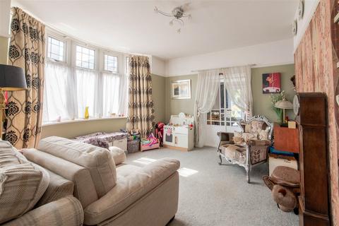 3 bedroom detached house for sale, Park Avenue, Rushden