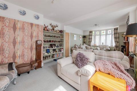3 bedroom detached house for sale, Park Avenue, Rushden