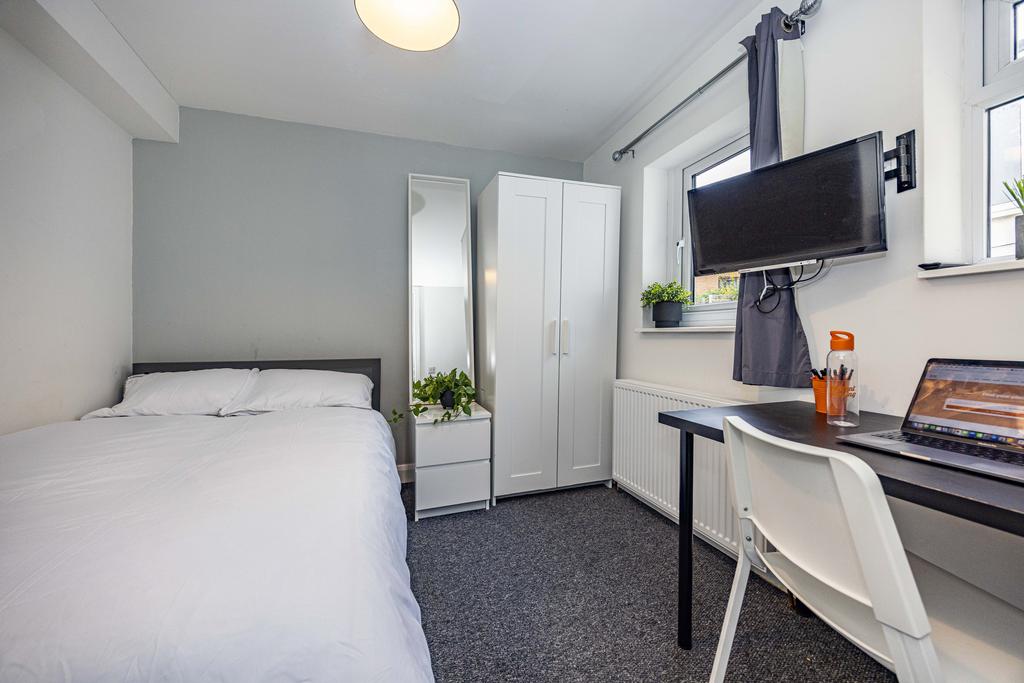 2 Cranmer Grove-4.jpg