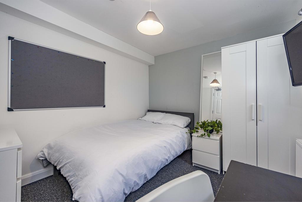 2 Cranmer Grove-5.jpg