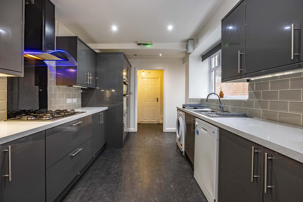 2 Cranmer Grove-18.jpg