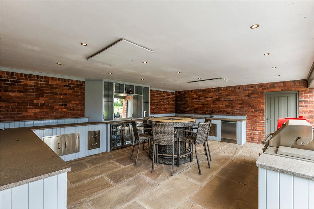 Outdoor Kitchen