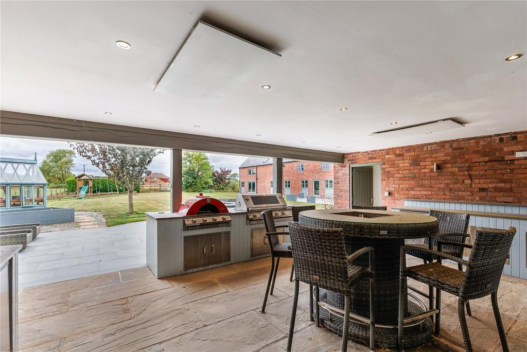 Outdoor Kitchen