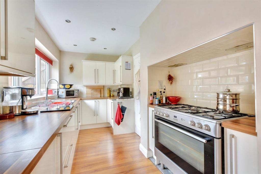 Kitchen 1.jpeg