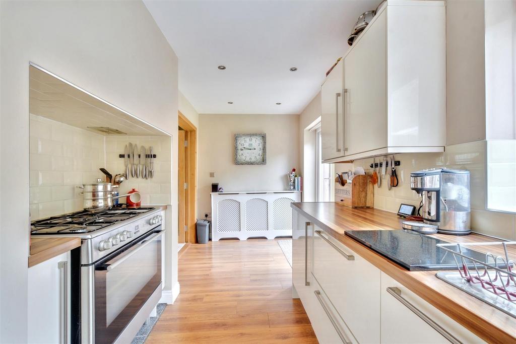 Kitchen 2.jpeg