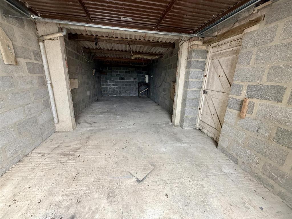 Garage/Workshop