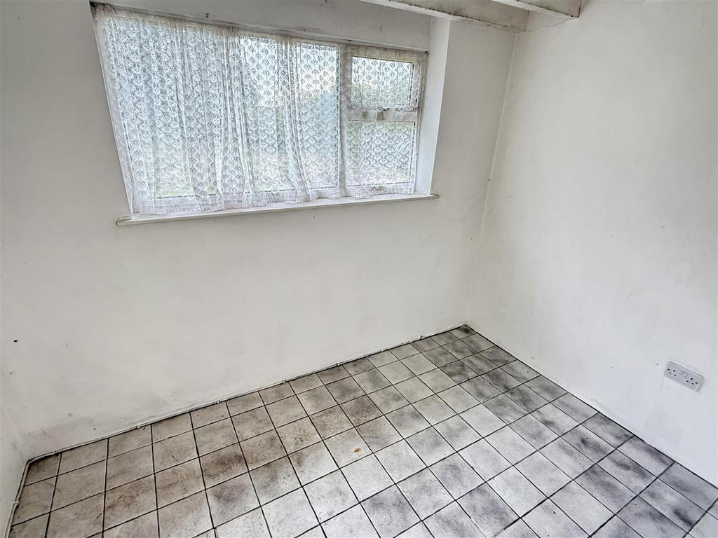 Side Porch/Utility Room